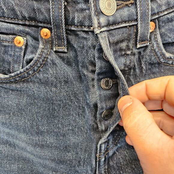 Levis Wedgie Jeans Womens Size 24 Blue Denim Button Fly Tapered‎ Leg - Picture 3 of 14